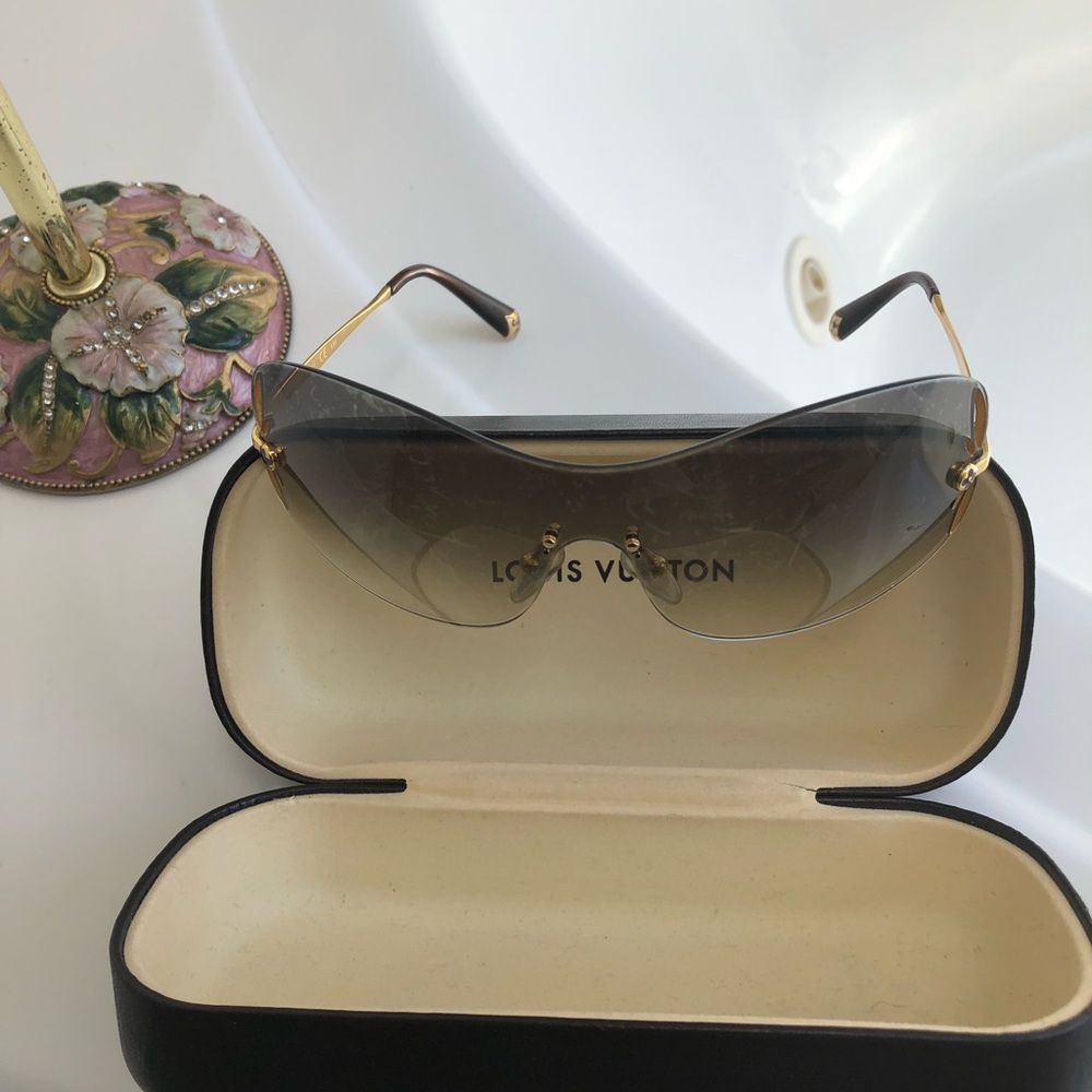 Louis Vuitton sun glasses